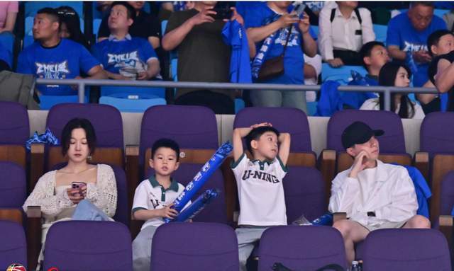 j9国际站官网人生赢家!马龙和美丽妻子夏